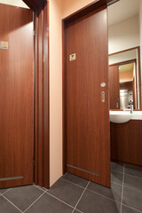 サニタリールームの個別ドア