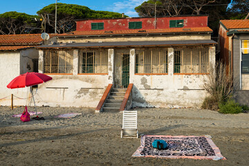Verlassenes Strandhaus während der Coronakrise in Italien