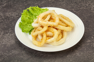 Roasted squid rings with salad