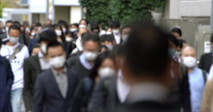 Commuters with face masks walking to work in Tokyo, JAPAN (コロナ禍の東京の通勤風景) / 4K