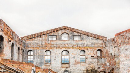 Fototapeta premium The main building of an old glass factory of the 19th century without a roof, built in the Baroque style in the Siberian outback in the Krasnoyarsk Territory