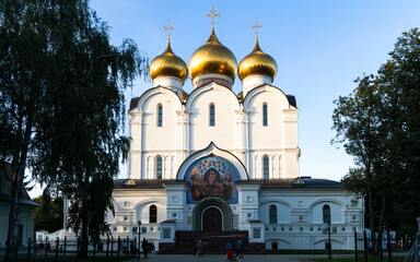 Fototapeta na wymiar Assumption Cathedral in the city of Yaroslavl