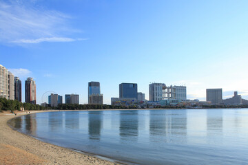 Naklejka premium お台場海浜公園とマンション群