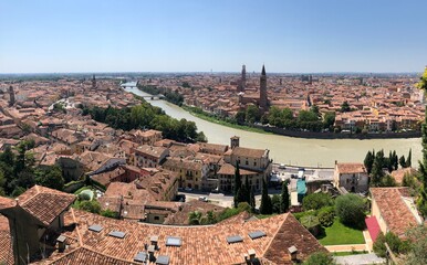 Fototapeta na wymiar Panoroma von Verona, Italien mit Fluss Etsch