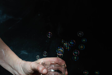 burbujas pompas de jabón de colores con fondo negro cordoba argentina