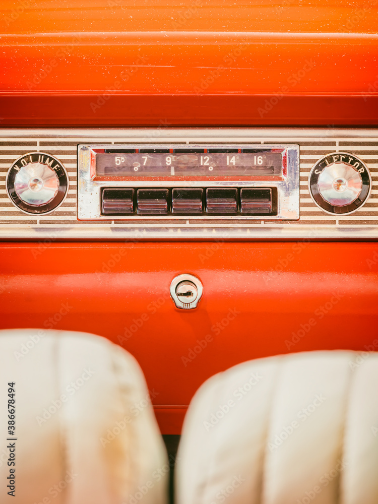 Wall mural Ancient car radio inside a classic American car with chrome dashboard