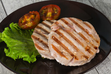 Grilled tuna steak with kumato
