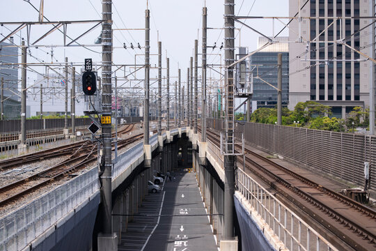 真っ直ぐな高架の線路