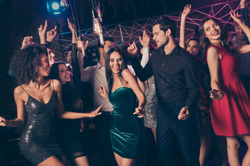 Photo portrait of boyfriend and girlfriend dancing together at party with other people around them