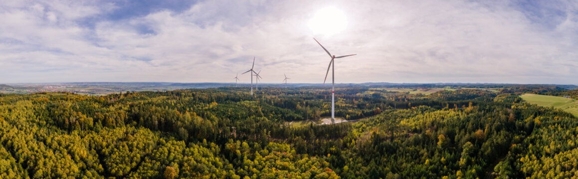 Windenergie und Windkraft &Ouml;kostrom erzeugung mit Windrad in Schw&auml;bisch Hall