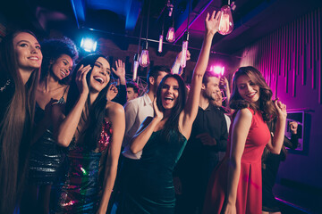Photo portrait of happy young people dancing together cheering raising hands up cheering dj