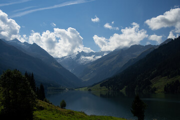 Fototapeta na wymiar Landscape panorama on the Durlaßboden reservoir in good weather
