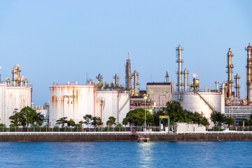 Obraz premium 工場夜景（四日市コンビナート）