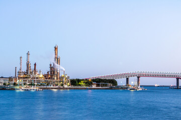 Obraz premium 工場夜景（四日市コンビナート）