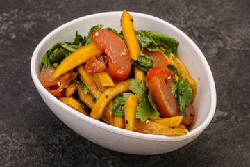 Salad with mango and chicken