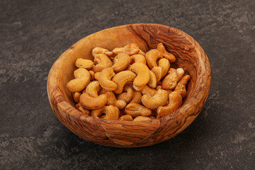 Cashew heap in the bowl