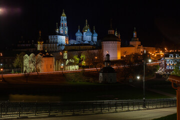 Obraz premium Night view of the Trinity-Sergius Lavra in the city of Sergiev Pasad (Russia)