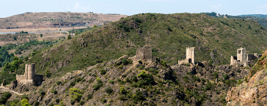 Ruines des ch&acirc;teaux de Lastours, France