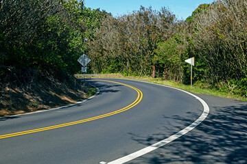 Curve along the 'Hana Highway' on the dramatic north shore of Maui