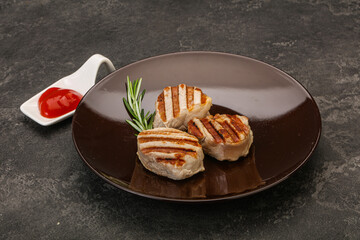 Grilled pork medallion with sauce