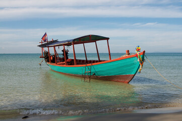 Naklejka na ściany i meble Typical cambodian long tale boat