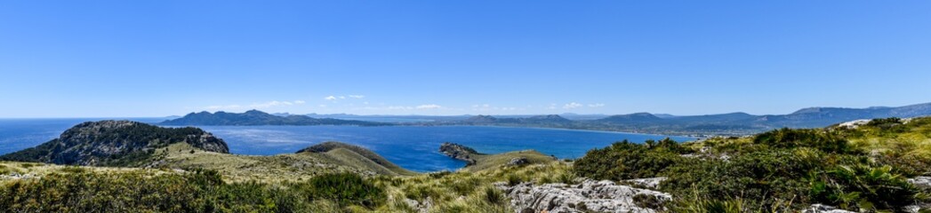 Fototapeta na wymiar Mountain View of the Bay on Mallorca, Spain.