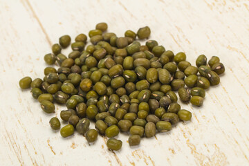 Dry raw beans mung for cooking