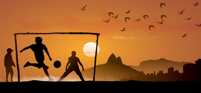 Football - Enfants jouant au cr&eacute;puscule (Rio)
