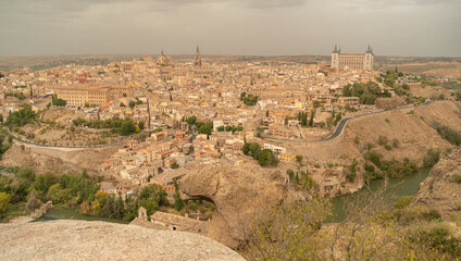 Fototapeta na wymiar TOLEDO, MEDIEVAL CITY, VIEWED FROM DIFFERENT PERSPECTIVES