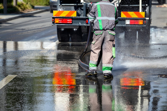 Cleaning and disinfects the streets with water truck