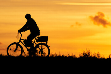 Fototapeta premium silhouette of a cyclist on the sunset