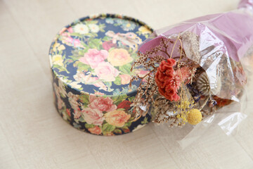 花柄ボックスとドライフラワー