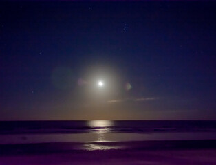 Fototapeta na wymiar Moonrise over the Atlantic