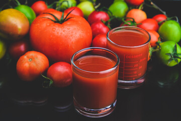 Mix tomatoes and juices in glass.