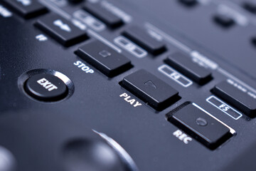 close-up de los botones de una consola de sonido