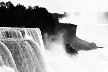 Black and white view of niagra falls
