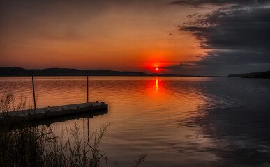 Obraz premium sunset over the river