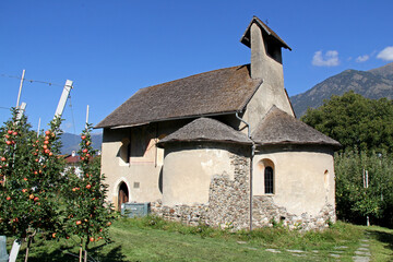la chiesa romanica di San Vigilio a Morter; Alto Adige