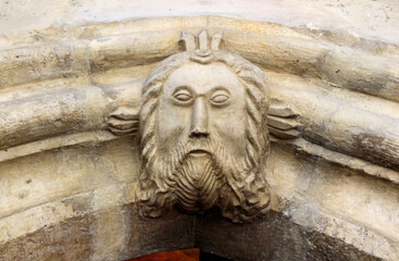 volto di Cristo; rilievo del portale della chiesa cimiteriale di Morter; Alto Adige