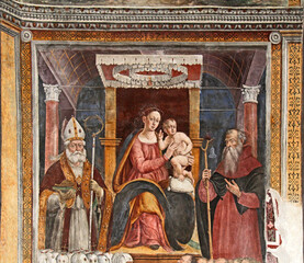 Fototapeta premium Madonna in trono con Bambino tra i Santi Vigilio e Antonio abate; affresco nella chiesa della Natività di Maria a Pellizzano (Trentino)