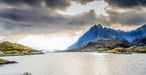 Wyspa Flakstadøya nalerząca do Archipelagu Lofoty w okręgu Nordland w Norwegii  © Dreamnordno