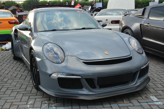 Porsche sports car at Bumper to Bumper 15 car show