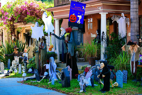 Cemetery, Death And Ghosts. Halloween Scenery. Terrible Holiday At Home. Halloween In The USA. Traditions And House Decor. Terrible Creatures.