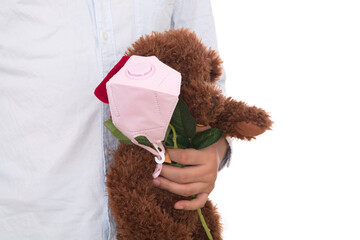 Confession that the man holding a masked rose and plush toy