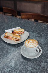 Cafe con leche y tostado