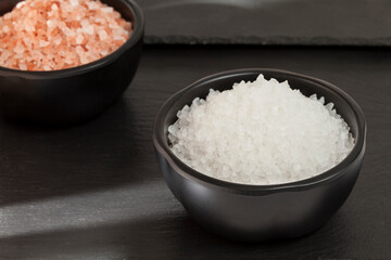 Salt - Crystals of sea salt and pink salt of natural origin.