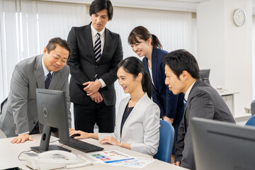 ビジネス　アジア人　会議　シーン