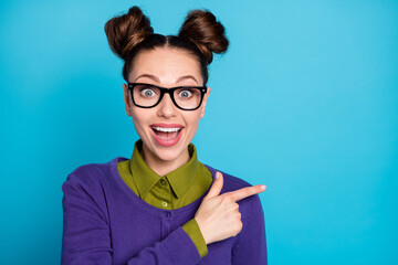 Close-up portrait of her she nice attractive clever amazed stunned cheerful glad girl showing...