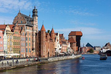  The largest medieval port Crane in Europe and historic buildings on the Dlugie Pobrzeze over the Motlawa River in Gdansk, Poland.