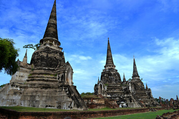 Fototapeta premium Ayutthaya, Thailand - Thanon Si Sanphet Stupa Row